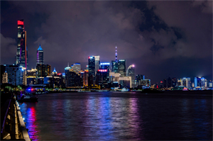 女性在上海追求事业与爱情的平衡